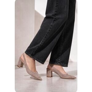 Manolo Blahnik Allurasa Beige Suede Slingback Block Heel Toe Pump EU 38 NIB